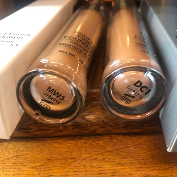 Foundation 2 shades on darker side - Picture 2 of 2